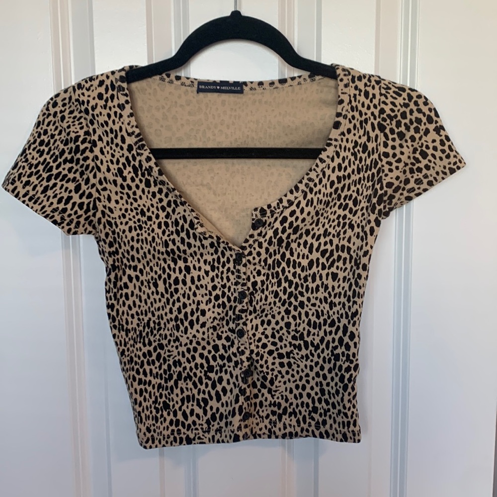BRANDY MELVILLE ZELLY SHORT SLEEVE CHEETAH TOP